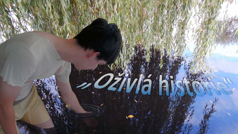 Gombík u řeky