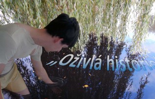 Gombík u řeky