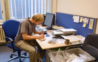Archeolog si musí při zpracování svého výzkumu všechno zaznamenávat.