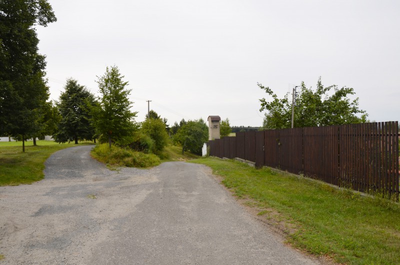 Od kostela a třetí tabule po cestě dál