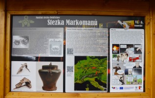 Šestá tabule je věnována pičhorskému pohřebišti a významným předmětům zde nalezeným